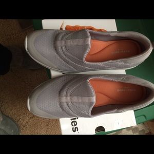 Easy spirit new walking shoes